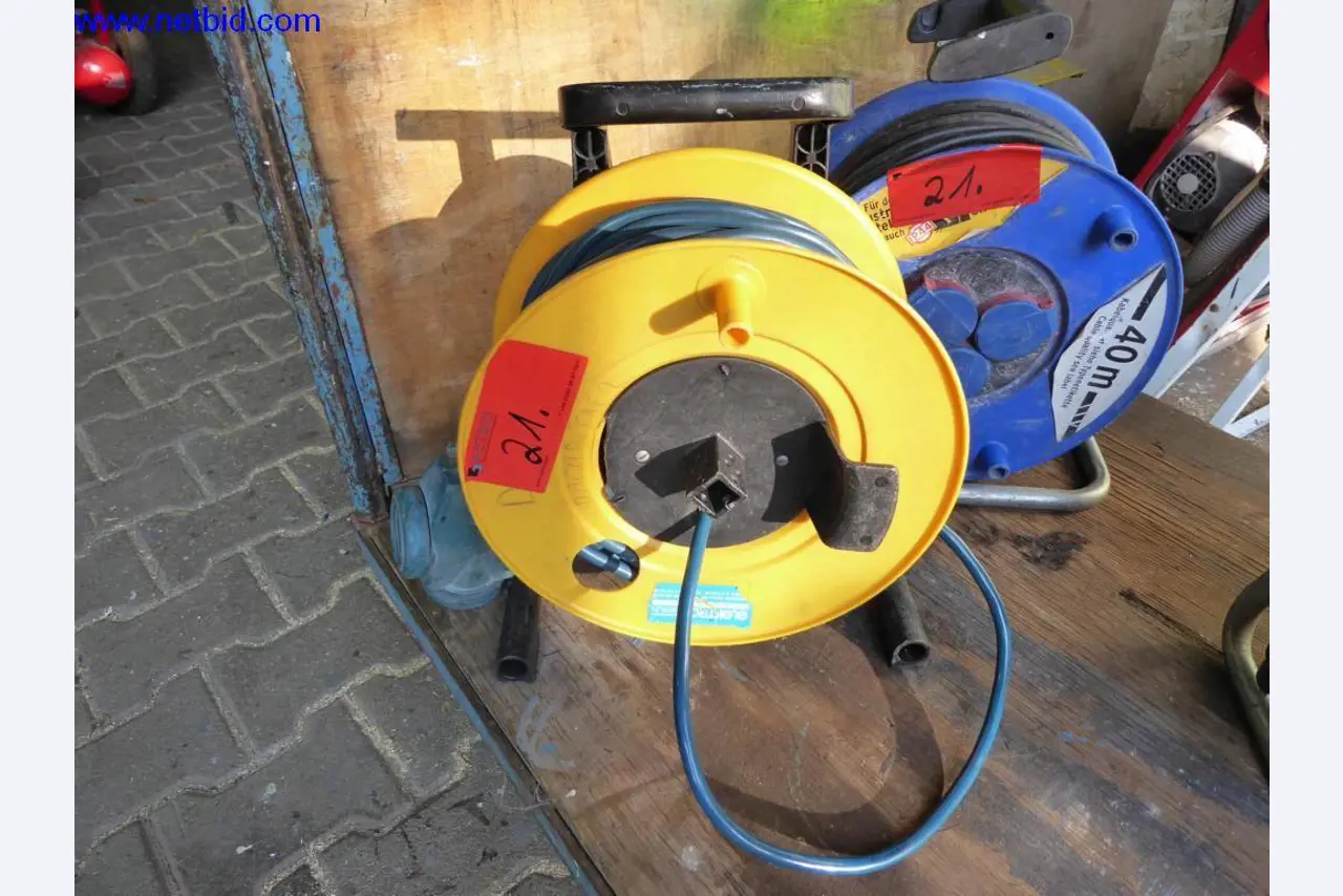 BGA, Warenvorräte, Montagematerial und Fahrzeuge aus dem Bereich Dachdeckerei-3