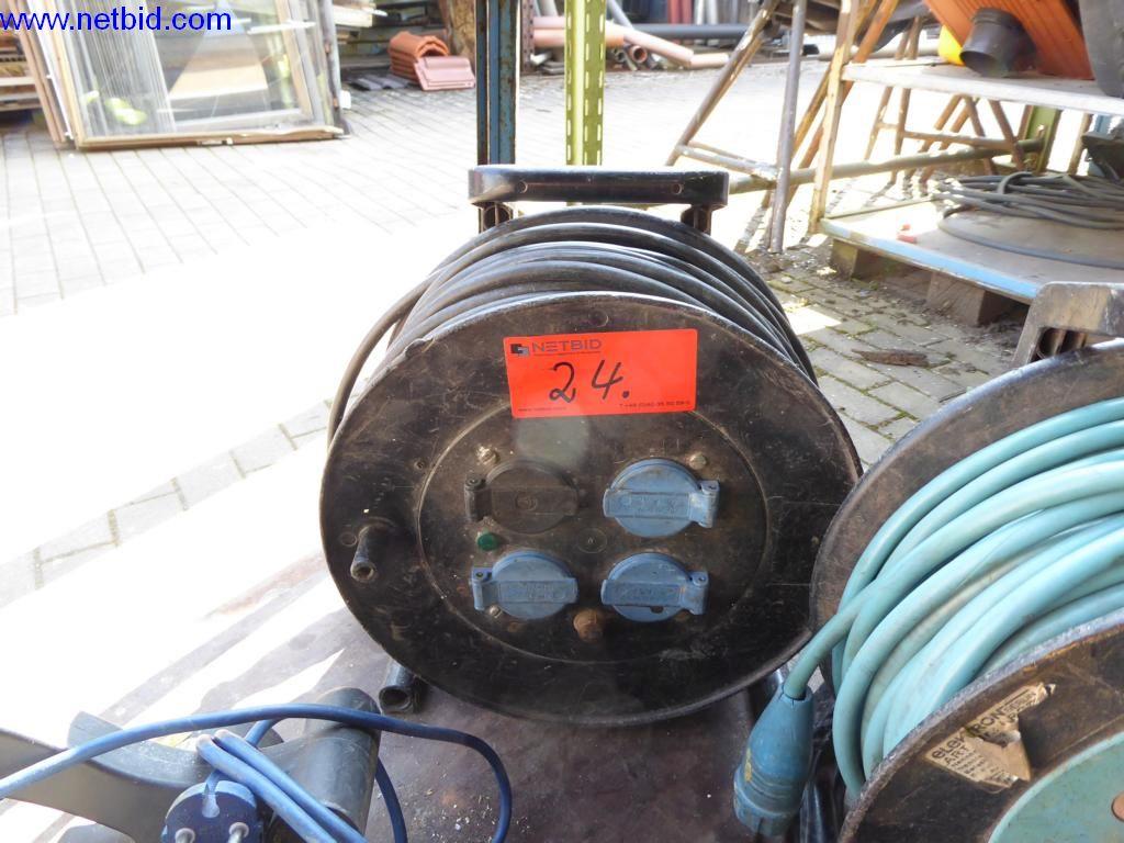 BGA, Warenvorräte, Montagematerial und Fahrzeuge aus dem Bereich Dachdeckerei-1