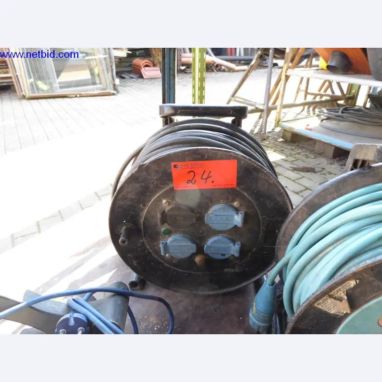 BGA, Warenvorräte, Montagematerial und Fahrzeuge aus dem Bereich Dachdeckerei-1