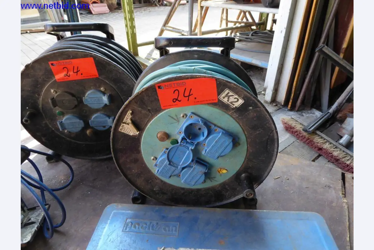 BGA, Warenvorräte, Montagematerial und Fahrzeuge aus dem Bereich Dachdeckerei-2