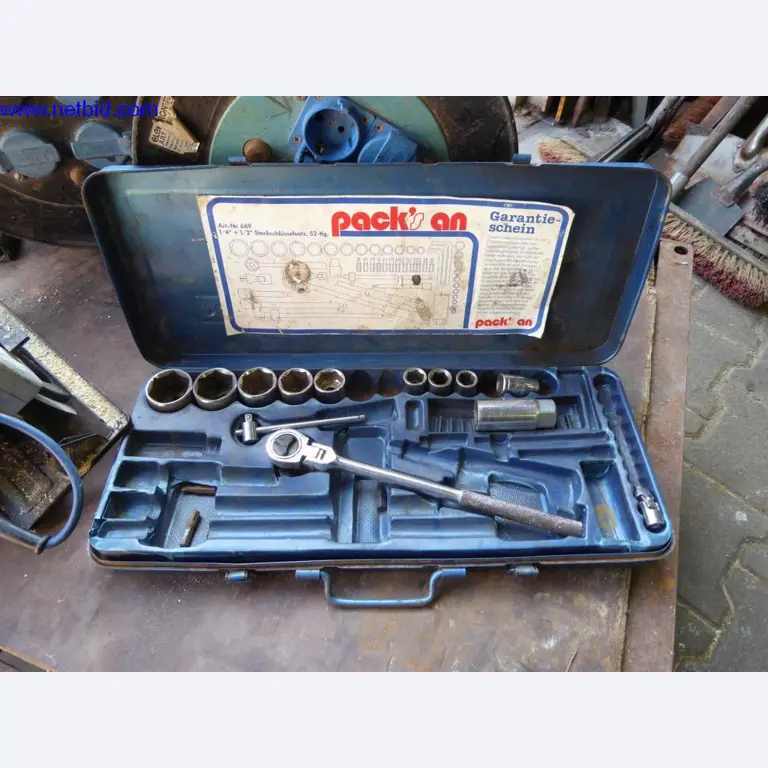 BGA, Warenvorräte, Montagematerial und Fahrzeuge aus dem Bereich Dachdeckerei-6