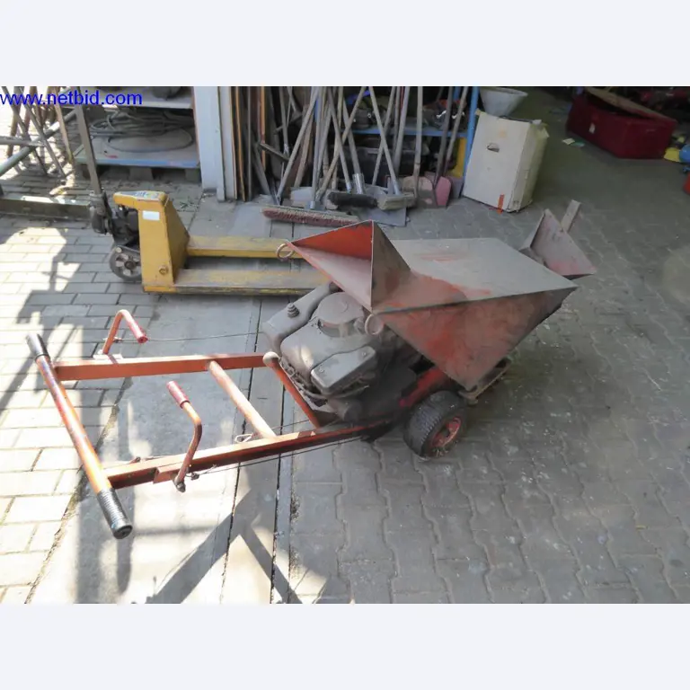 BGA, zaloge, montažni material in vozila iz oddelka za strešne kritine.-1