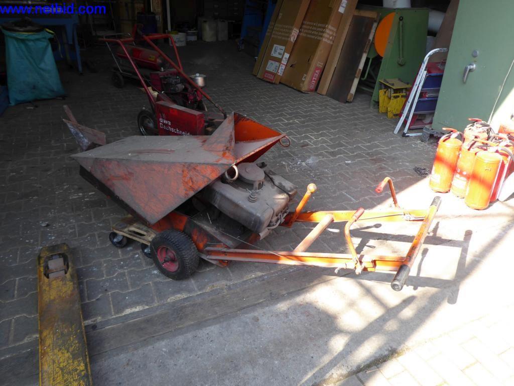 BGA, zaloge, montažni material in vozila iz oddelka za strešne kritine.-3