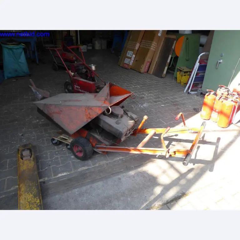 BGA, zaloge, montažni material in vozila iz oddelka za strešne kritine.-3