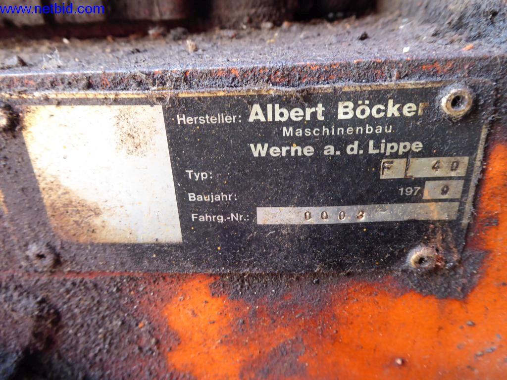 BGA, zaloge, montažni material in vozila iz oddelka za strešne kritine.-4