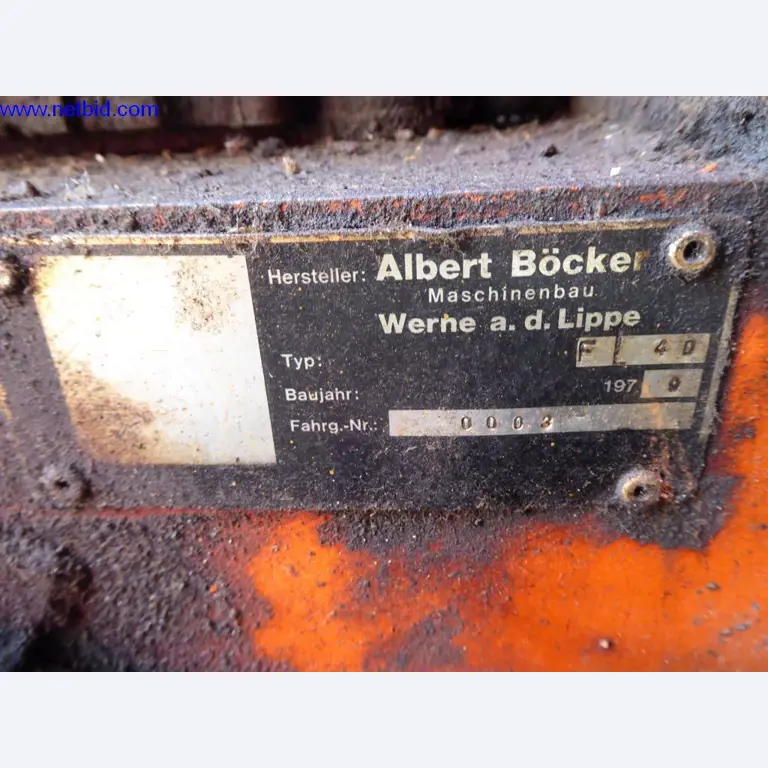 BGA, zaloge, montažni material in vozila iz oddelka za strešne kritine.-4