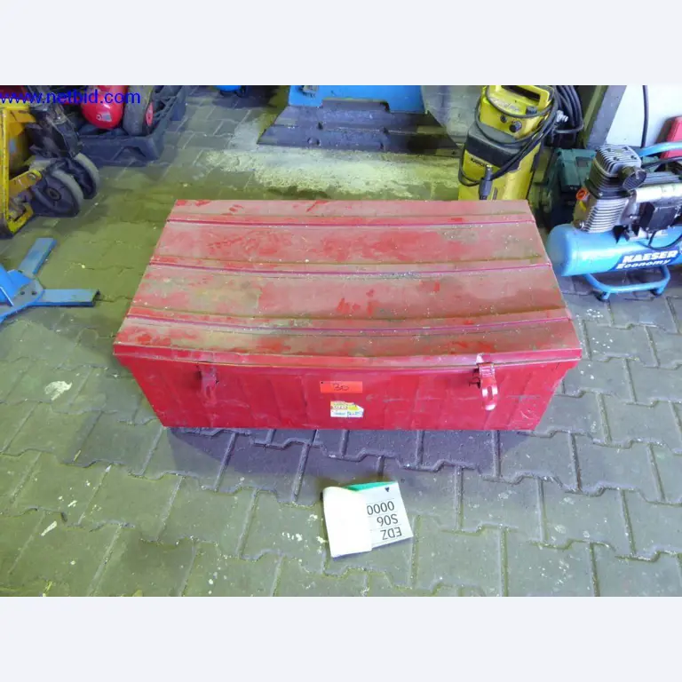 BGA, zaloge, montažni material in vozila iz oddelka za strešne kritine.-2