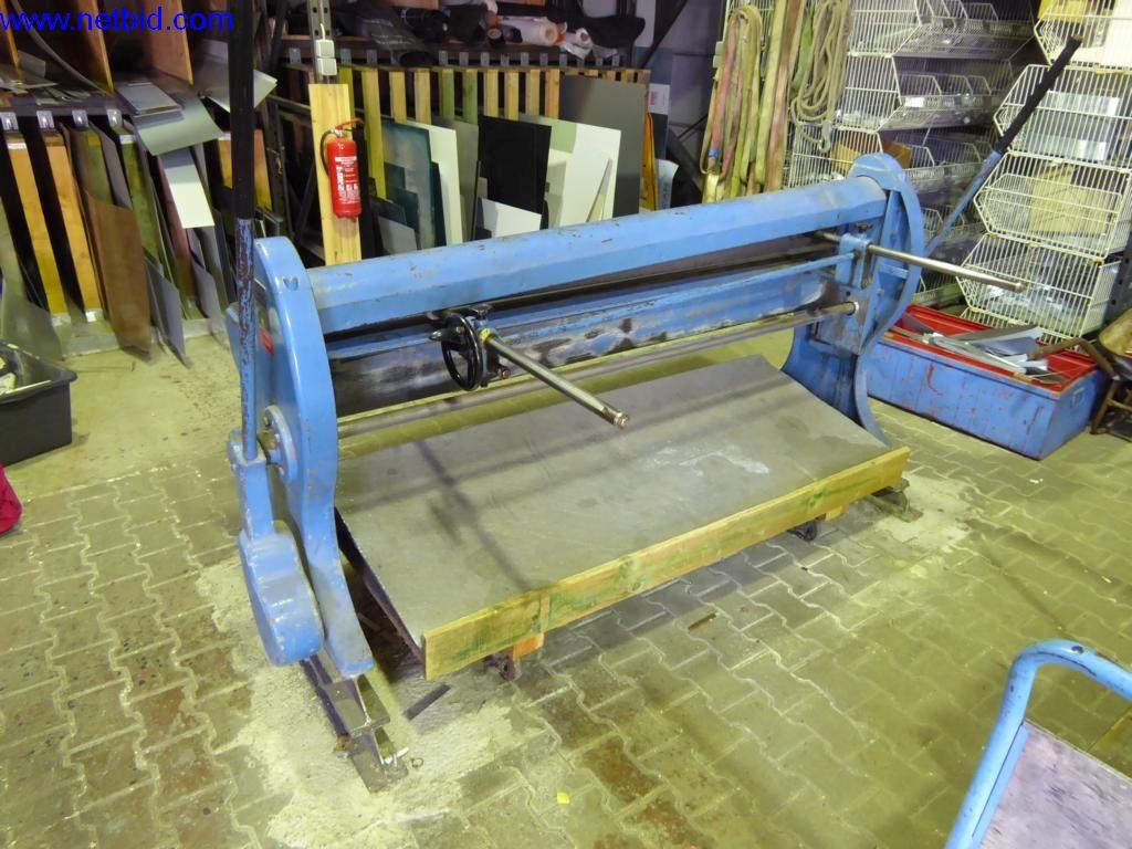 BGA, zapasy, materiały montażowe i pojazdy z działu pokryć dachowych-2