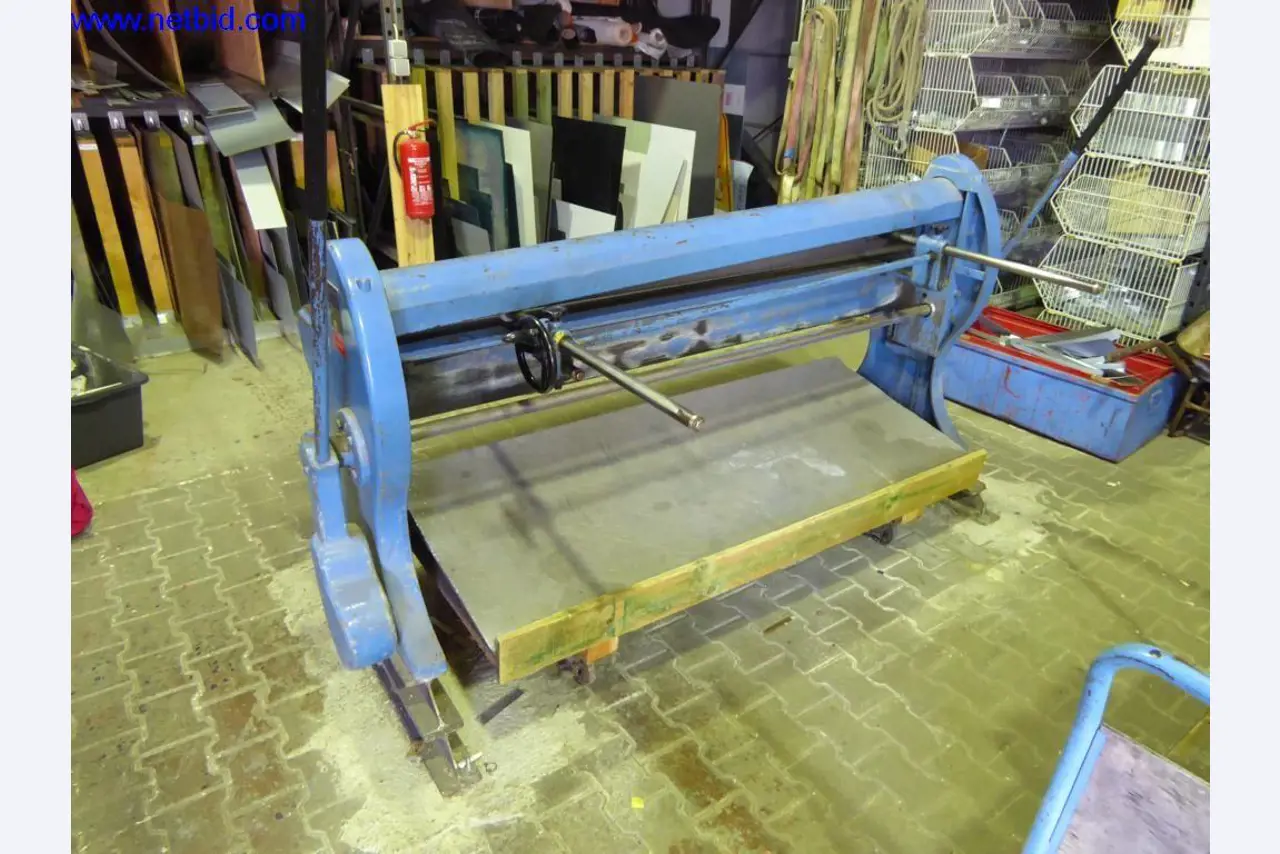 Operating and office equipment, inventories, assembly material and vehicles from the roofing sector-2