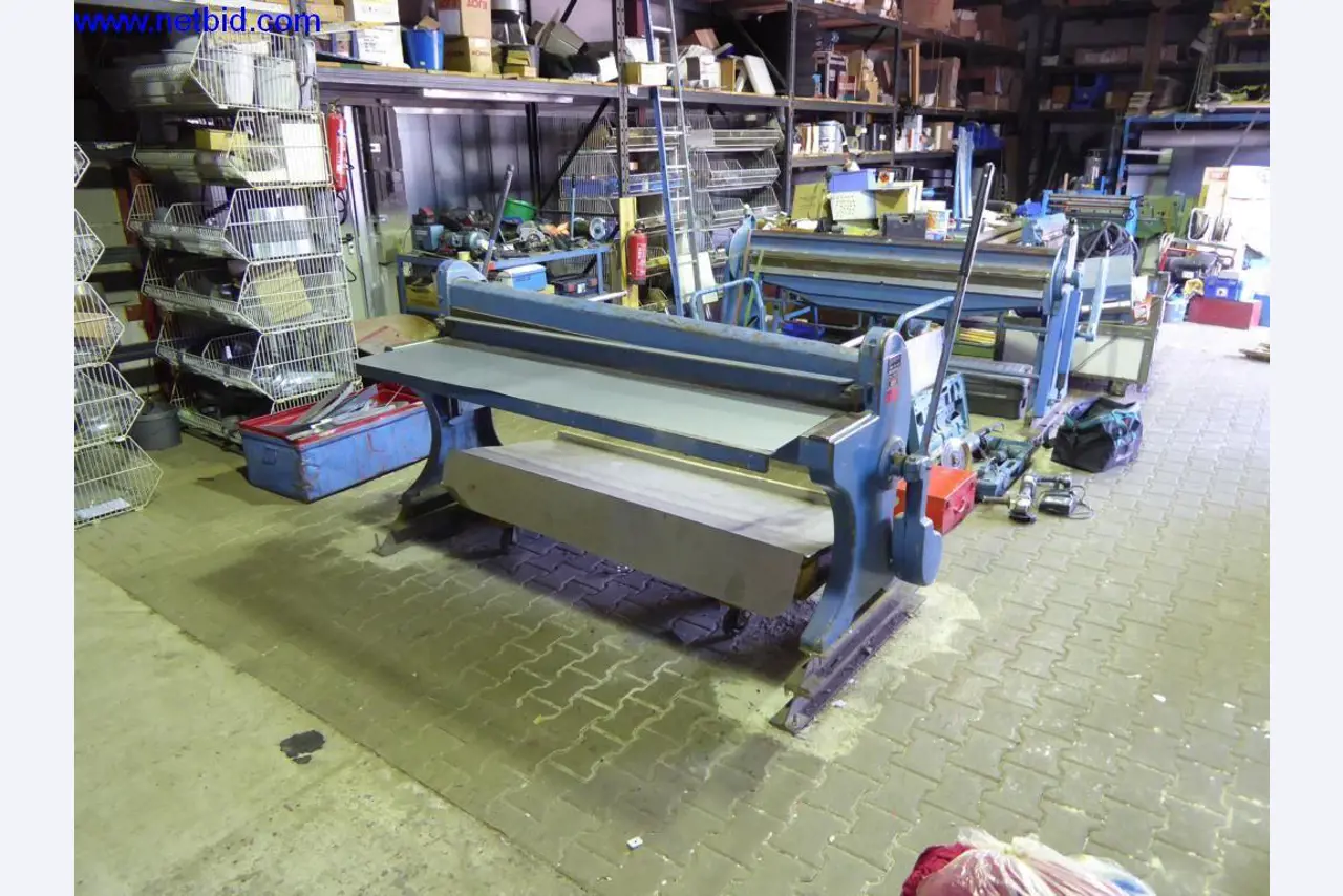 Operating and office equipment, inventories, assembly material and vehicles from the roofing sector-3