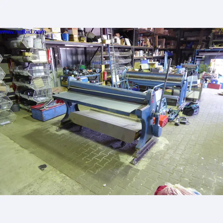 Operating and office equipment, inventories, assembly material and vehicles from the roofing sector-3