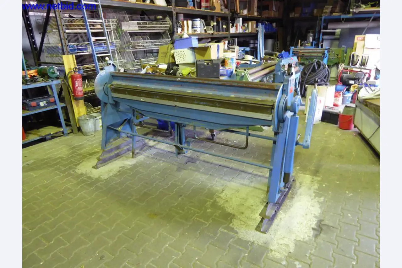 Operating and office equipment, inventories, assembly material and vehicles from the roofing sector-1