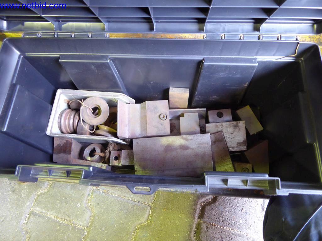 BGA, zapasy, materiały montażowe i pojazdy z działu pokryć dachowych-3