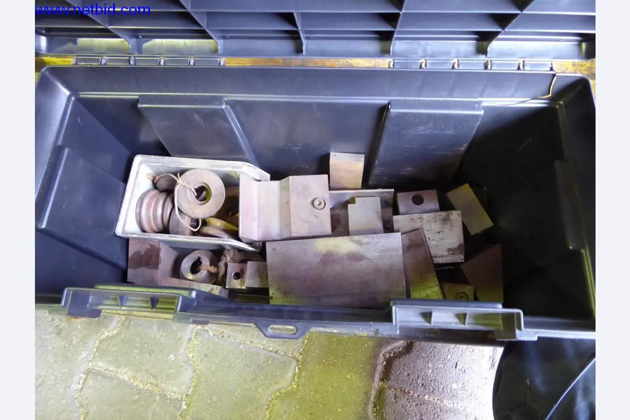 Operating and office equipment, inventories, assembly material and vehicles from the roofing sector-3