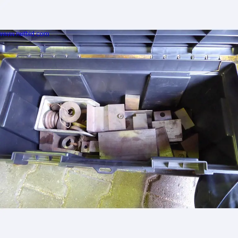 Operating and office equipment, inventories, assembly material and vehicles from the roofing sector-3