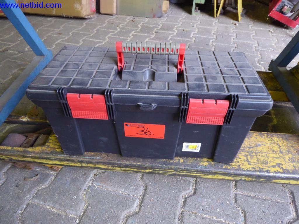 BGA, zapasy, materiały montażowe i pojazdy z działu pokryć dachowych-4