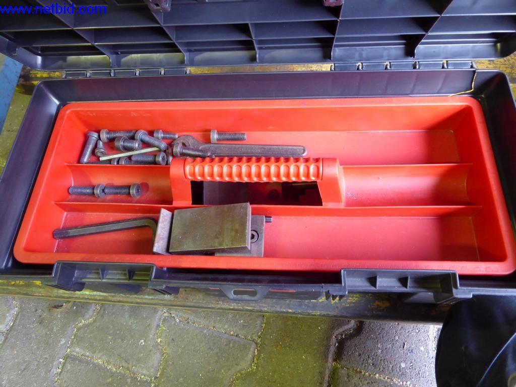 BGA, zapasy, materiały montażowe i pojazdy z działu pokryć dachowych-5