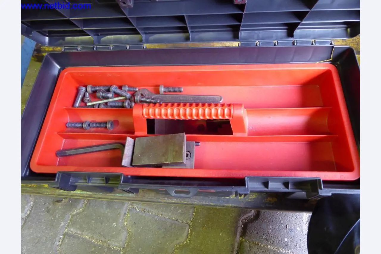 Operating and office equipment, inventories, assembly material and vehicles from the roofing sector-5