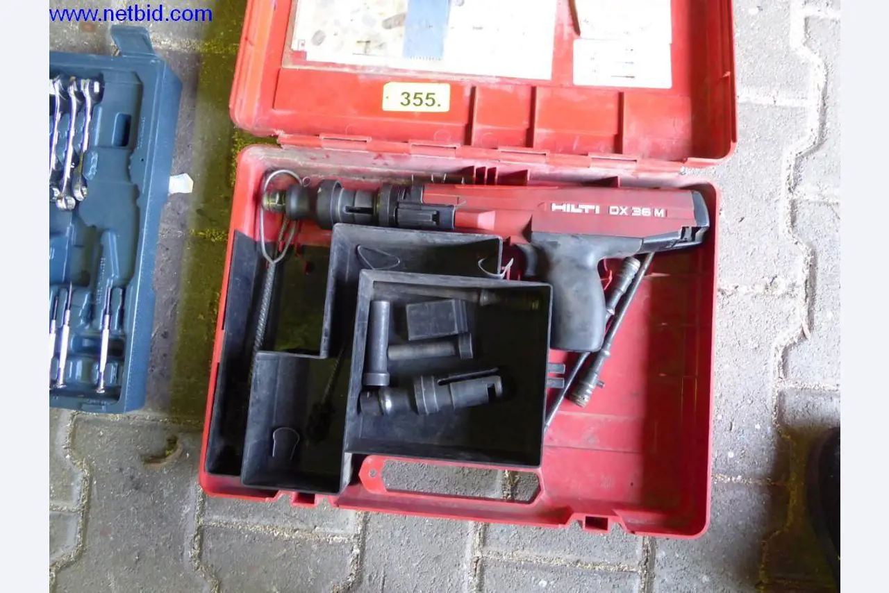 BGA, zapasy, materiały montażowe i pojazdy z działu pokryć dachowych-1