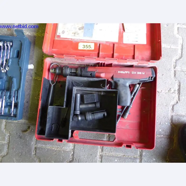 BGA, zapasy, materiały montażowe i pojazdy z działu pokryć dachowych-1