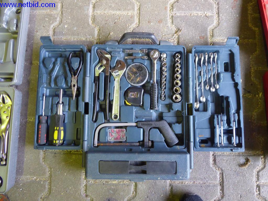 BGA, zapasy, materiały montażowe i pojazdy z działu pokryć dachowych-2