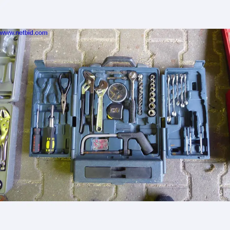 BGA, zapasy, materiały montażowe i pojazdy z działu pokryć dachowych-2