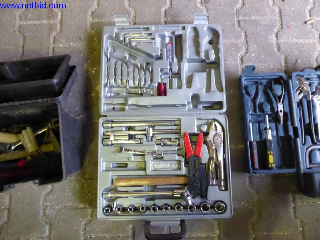 BGA, zapasy, materiały montażowe i pojazdy z działu pokryć dachowych-3