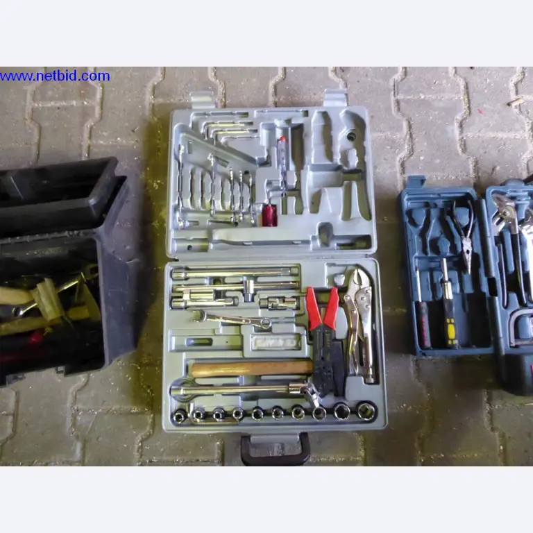 BGA, zapasy, materiały montażowe i pojazdy z działu pokryć dachowych-3