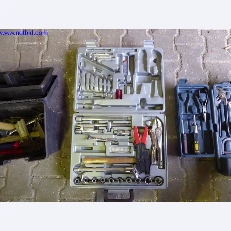 BGA, zapasy, materiały montażowe i pojazdy z działu pokryć dachowych-4