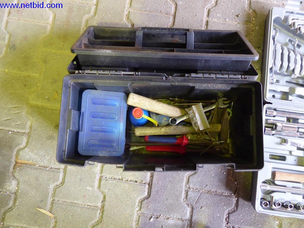 BGA, zapasy, materiały montażowe i pojazdy z działu pokryć dachowych-5