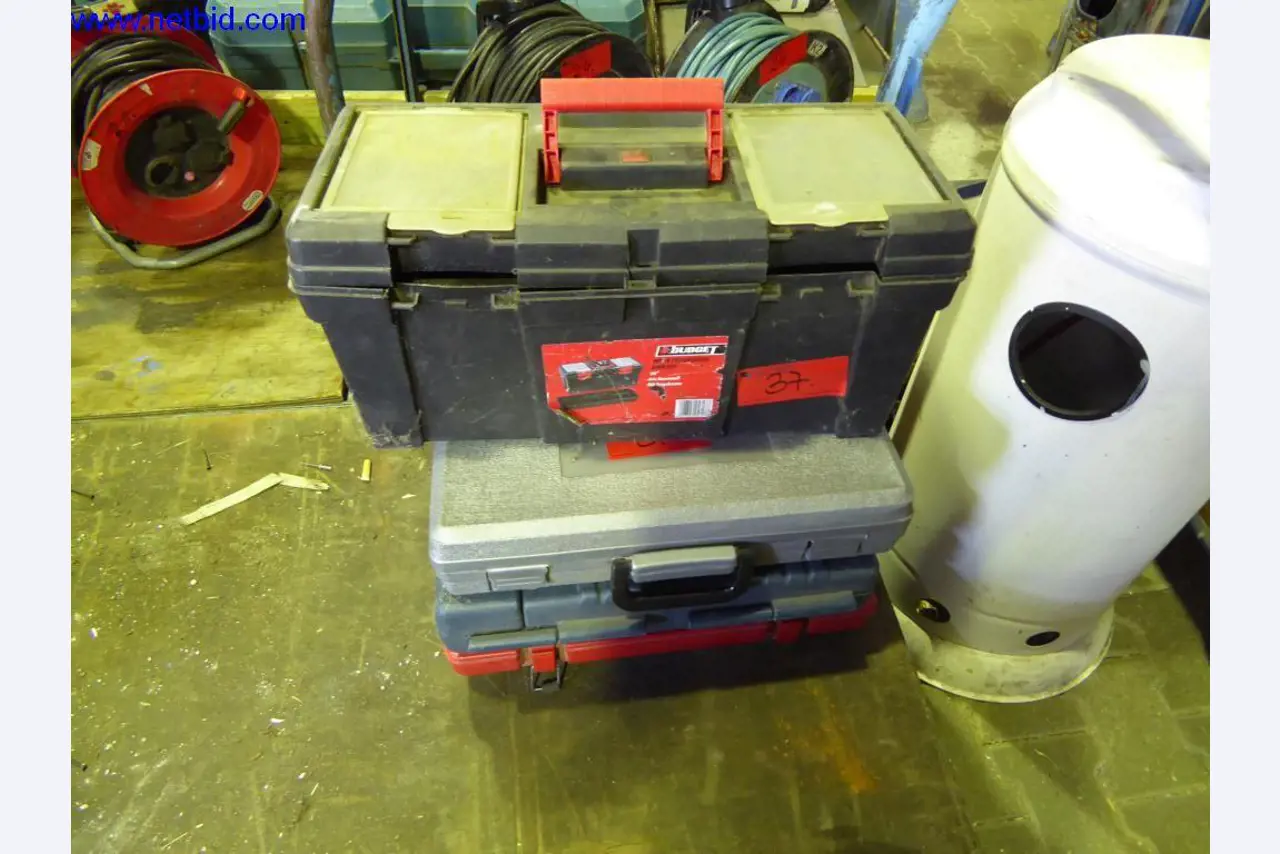 BGA, zapasy, materiały montażowe i pojazdy z działu pokryć dachowych-6