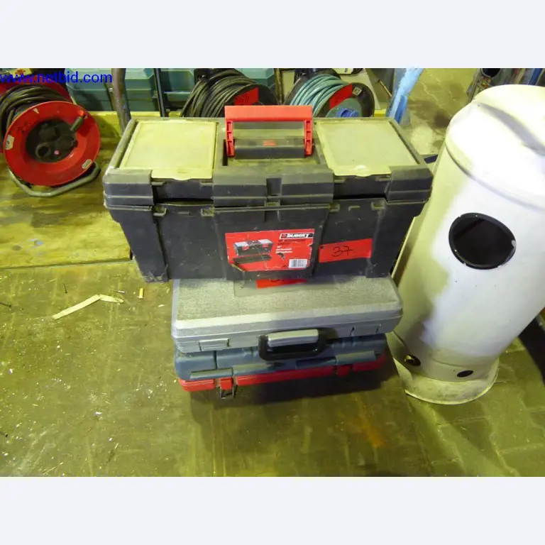 BGA, zapasy, materiały montażowe i pojazdy z działu pokryć dachowych-6