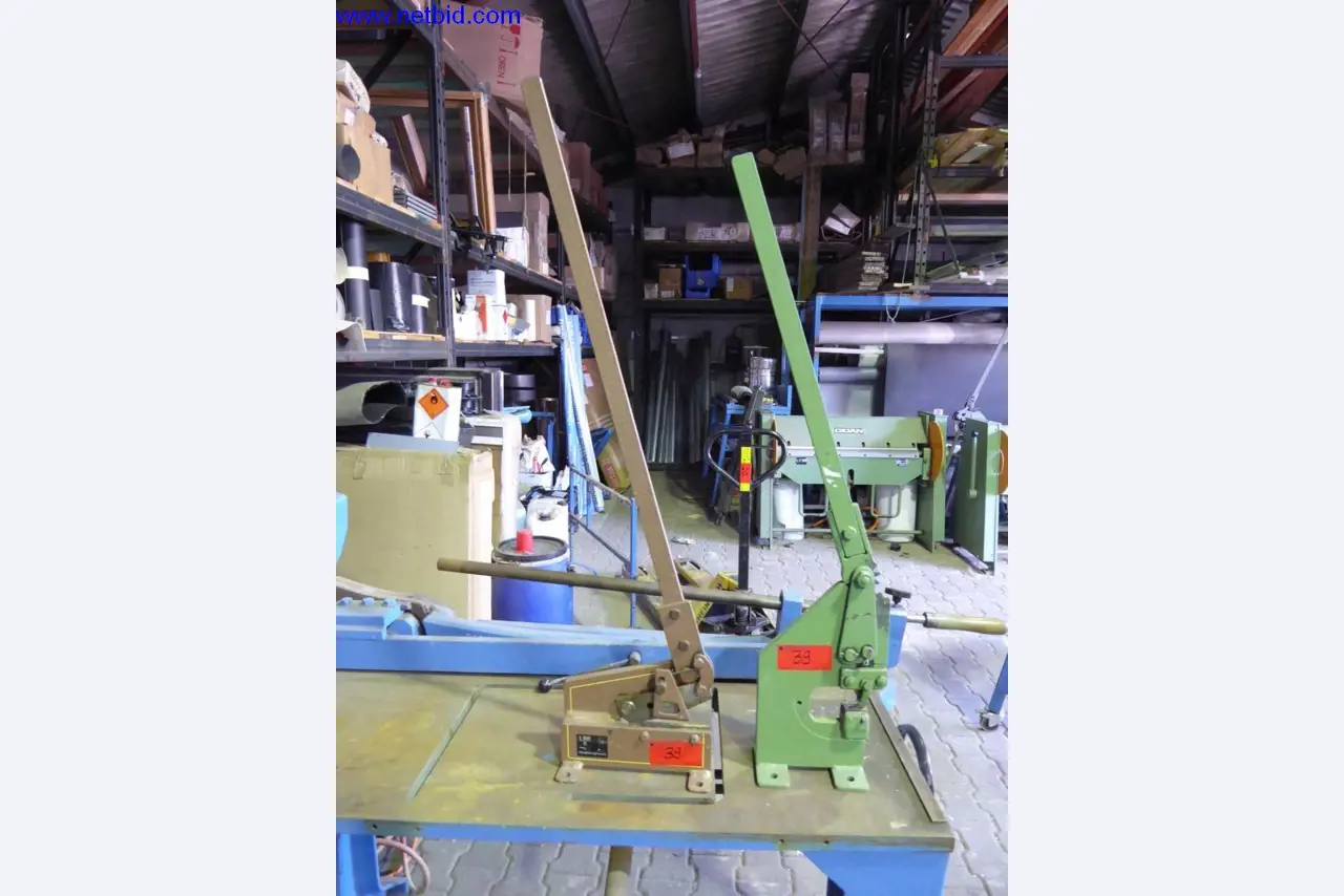 BGA, zapasy, materiały montażowe i pojazdy z działu pokryć dachowych-1