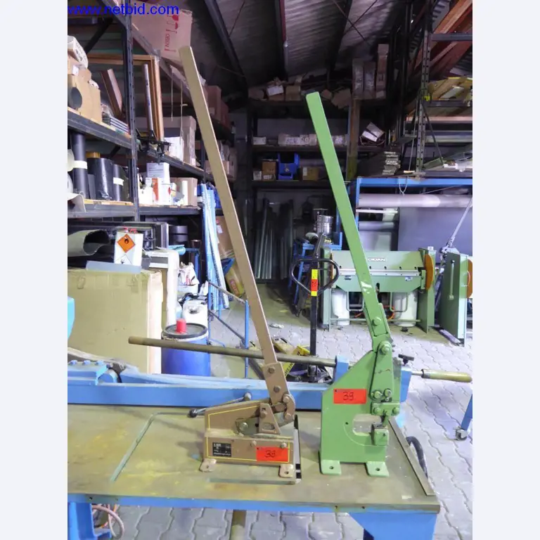 BGA, zapasy, materiały montażowe i pojazdy z działu pokryć dachowych-1