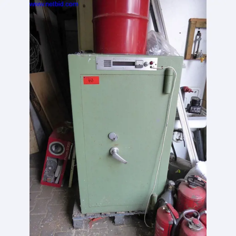 BGA, zásoby, montážní materiál a vozidla z divize střešních krytin.-1