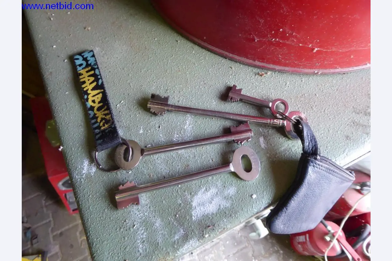 BGA, zásoby, montážní materiál a vozidla z divize střešních krytin.-4