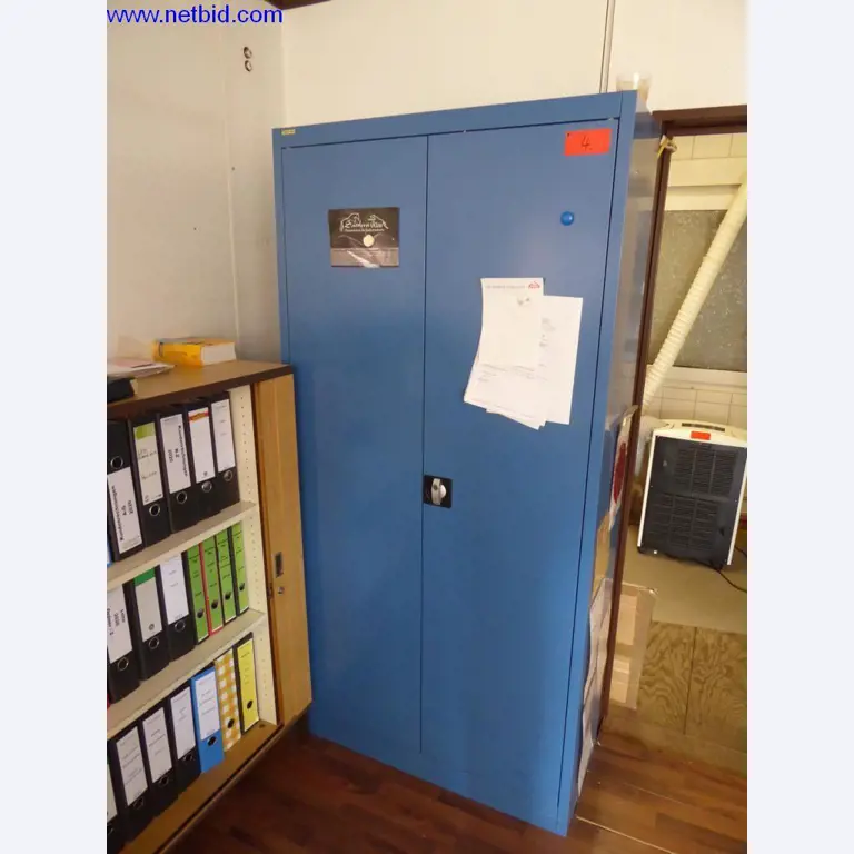 BGA, zaloge, montažni material in vozila iz oddelka za strešne kritine.-2