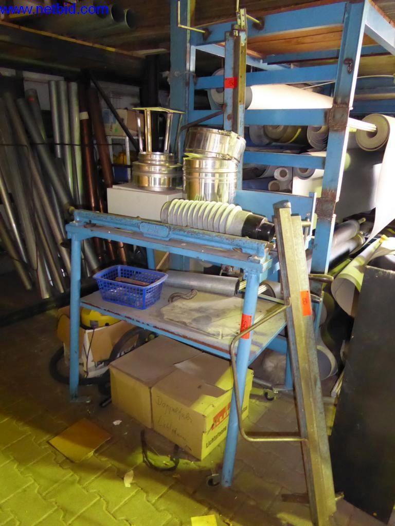 BGA, zaloge, montažni material in vozila iz oddelka za strešne kritine.-1