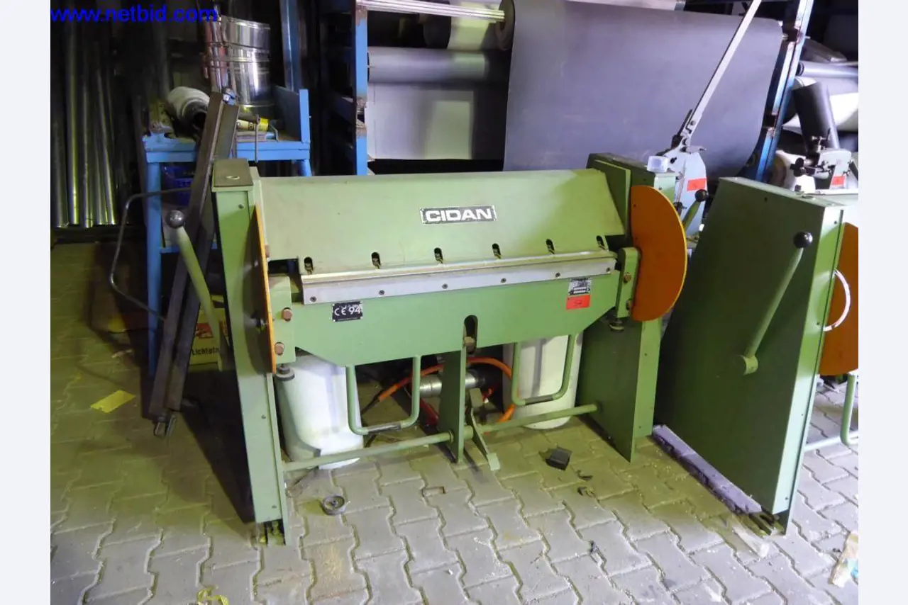 BGA, Warenvorräte, Montagematerial und Fahrzeuge aus dem Bereich Dachdeckerei-1