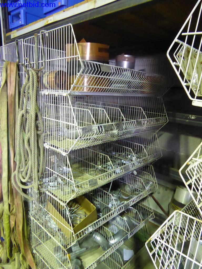 BGA, zapasy, materiały montażowe i pojazdy z działu pokryć dachowych-8