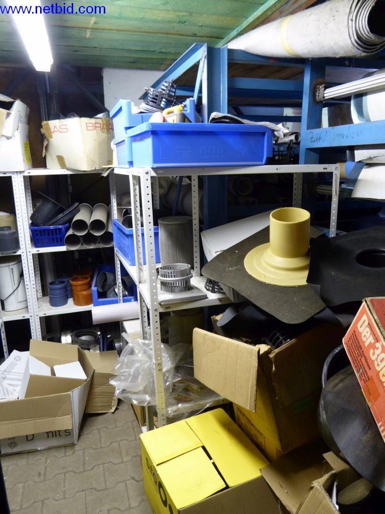 BGA, zásoby, montážní materiál a vozidla z divize střešních krytin.-4