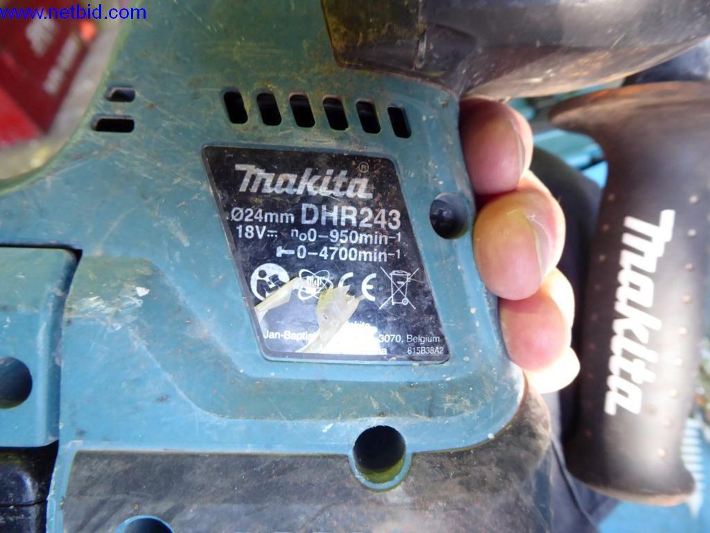 BGA, zapasy, materiały montażowe i pojazdy z działu pokryć dachowych-1