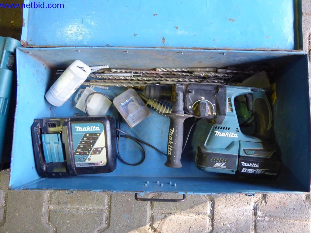 BGA, zapasy, materiały montażowe i pojazdy z działu pokryć dachowych-2