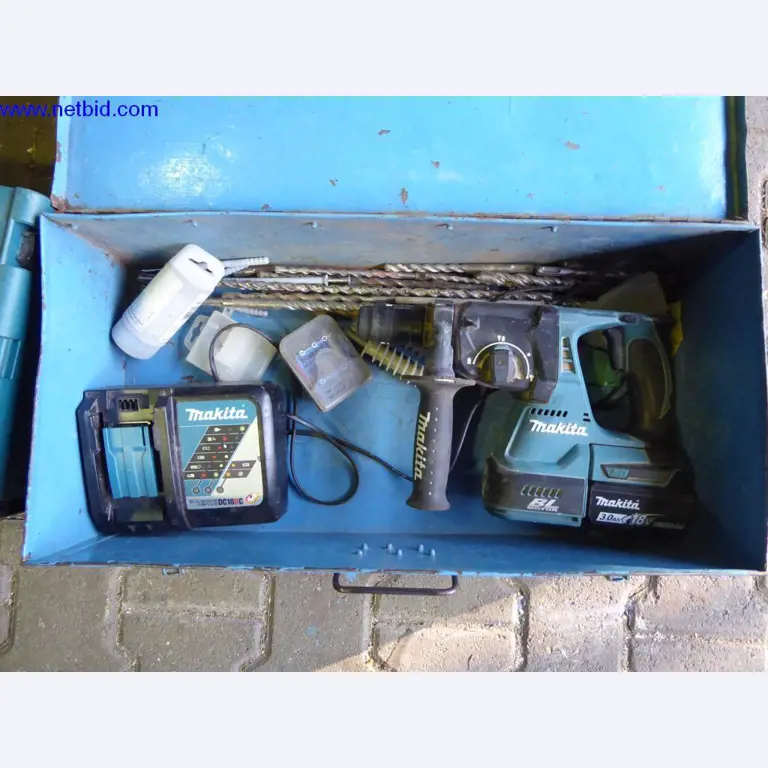 BGA, zapasy, materiały montażowe i pojazdy z działu pokryć dachowych-2