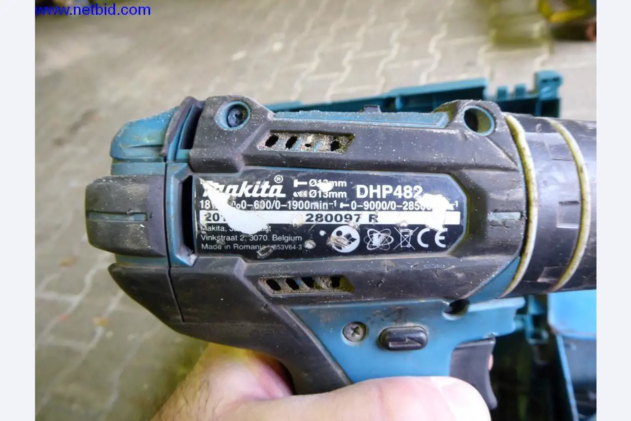 BGA, zapasy, materiały montażowe i pojazdy z działu pokryć dachowych-4