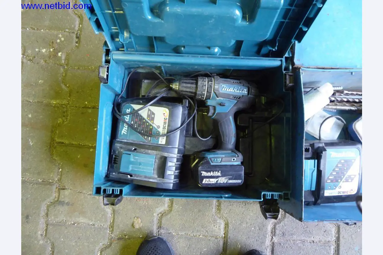 BGA, zapasy, materiały montażowe i pojazdy z działu pokryć dachowych-5