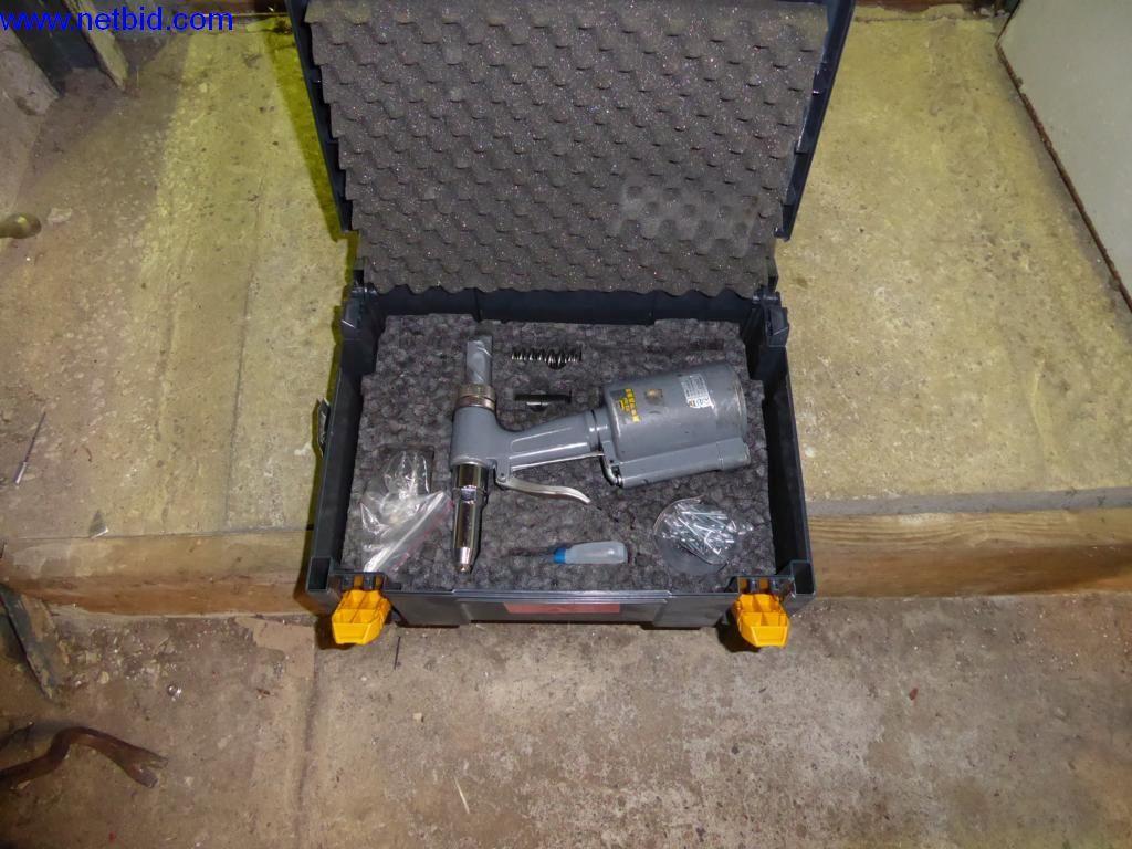 BGA, inventarios, materiales de montaje y vehículos de la división de techos-1