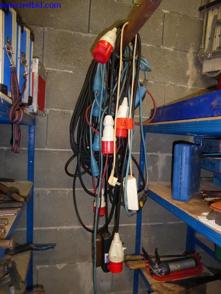 BGA, Warenvorräte, Montagematerial und Fahrzeuge aus dem Bereich Dachdeckerei-1