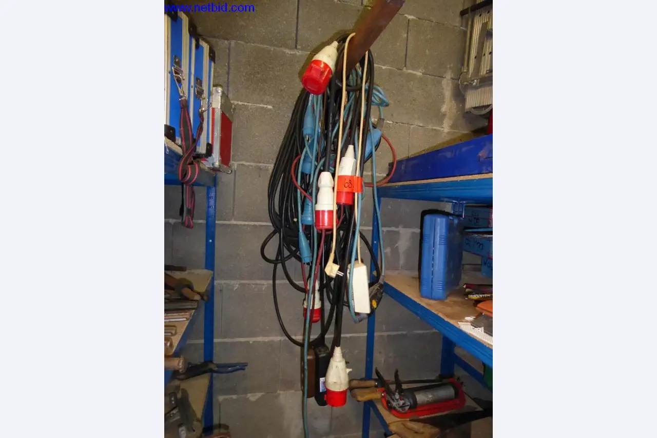 BGA, Warenvorräte, Montagematerial und Fahrzeuge aus dem Bereich Dachdeckerei-1