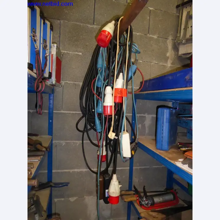 BGA, Warenvorräte, Montagematerial und Fahrzeuge aus dem Bereich Dachdeckerei-1